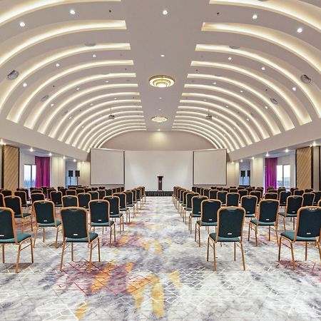 Mercure Pontianak City Center Екстериор снимка