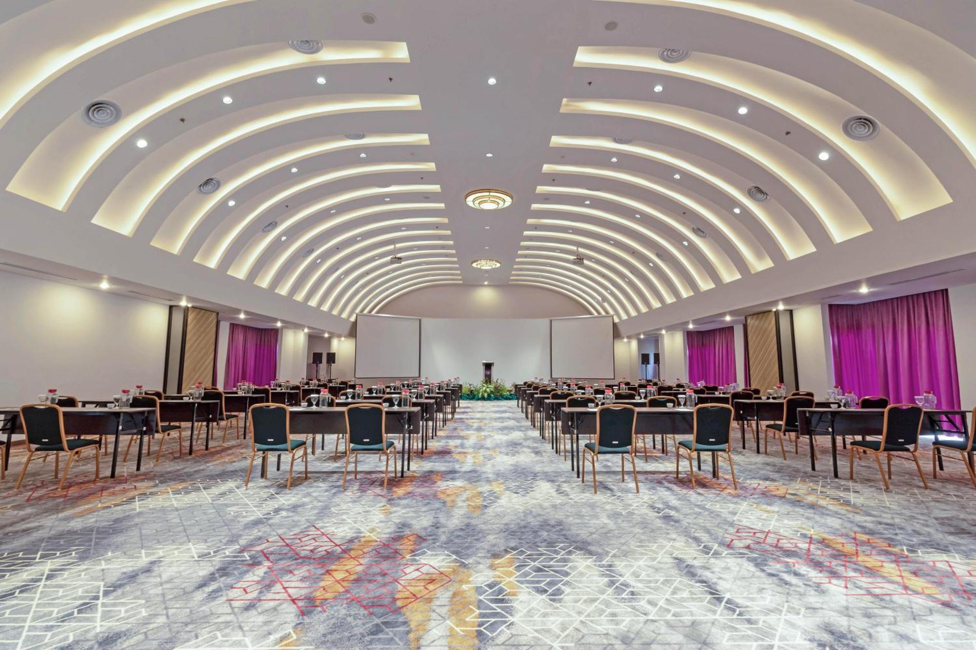 Mercure Pontianak City Center Екстериор снимка