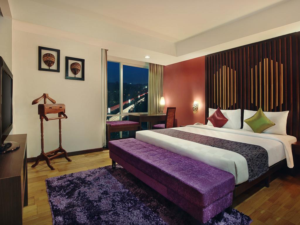 Mercure Pontianak City Center Екстериор снимка
