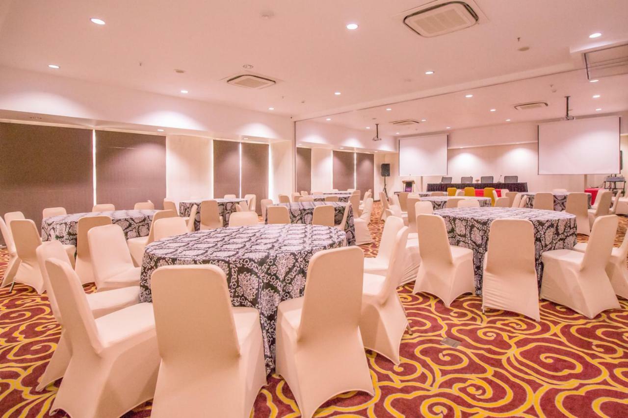 Mercure Pontianak City Center Екстериор снимка